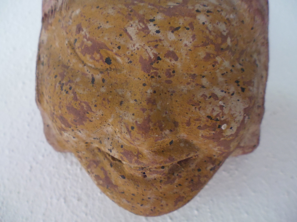 Oud masker lachende man Oud masker lachende man