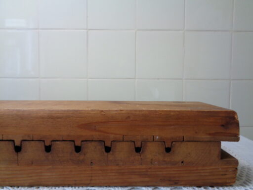 Oude houten sigarenmal