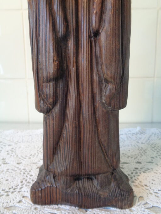 Houten beeld Wijze man