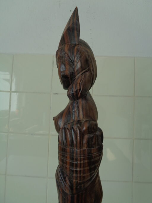 Beeld van een halfnaakte vrouw