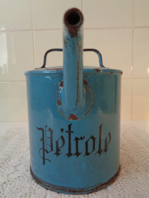 Vintage kan Petrole