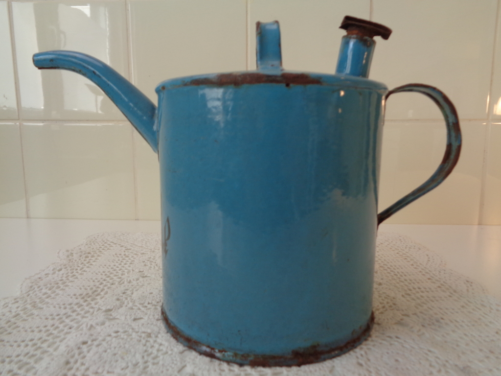 Vintage kan Petrole