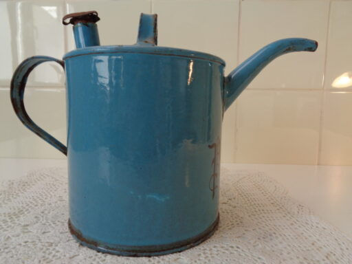 Vintage kan Petrole