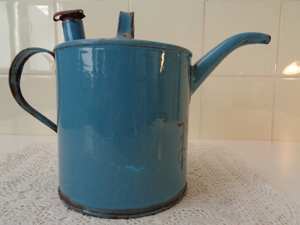 Vintage kan Petrole