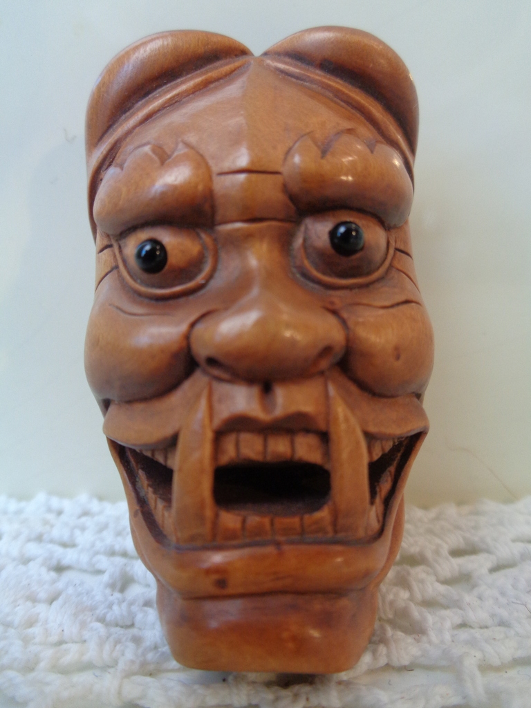 Boxwood Netsuke masker, (Ishi Kawa)