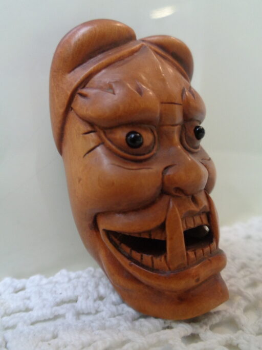 Boxwood Netsuke masker, (Ishi Kawa)