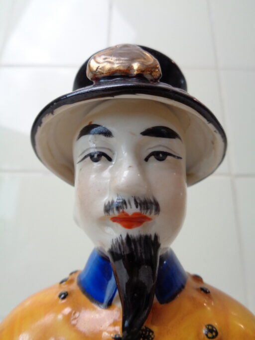 Gesigneerd terracotta beeld