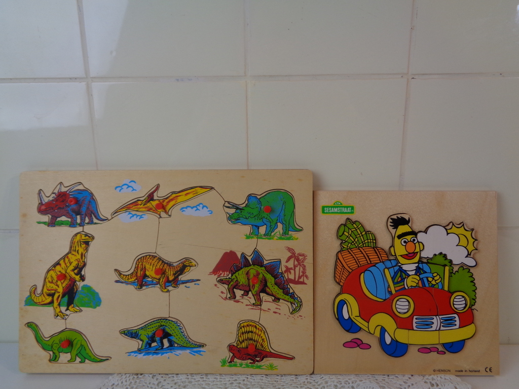 Houten puzzels Sesamstraat en Dinosaurussen