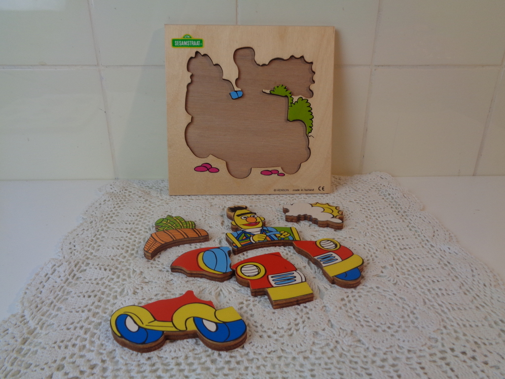 Houten puzzels Sesamstraat en Dinosaurussen Houten puzzels Sesamstraat en Dinosaurussen
