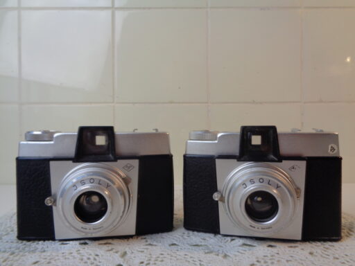 Twee fraaie vintage Agfa Isoly Junior camera`s