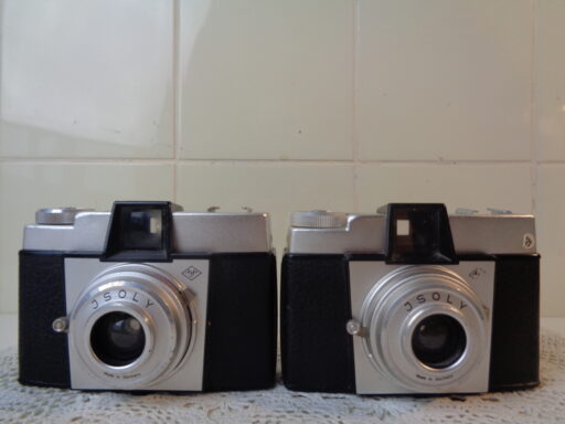 Twee fraaie vintage Agfa Isoly Junior camera`s