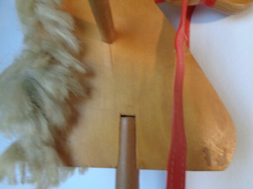 Antiek stokpaard met echt paardenhaar