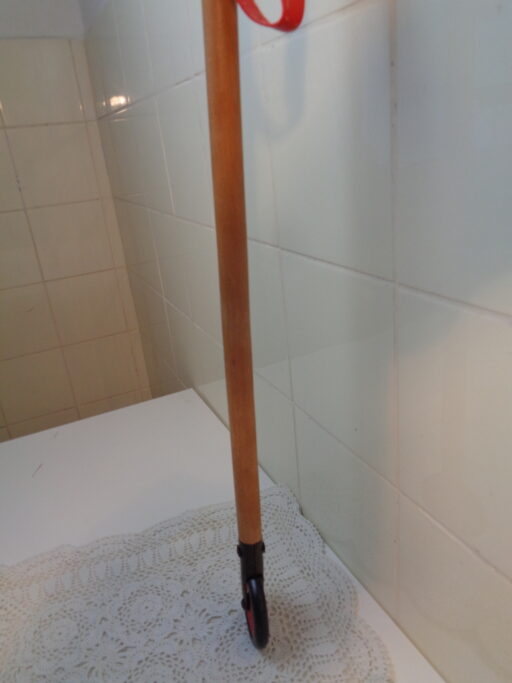 Antiek stokpaard met echt paardenhaar