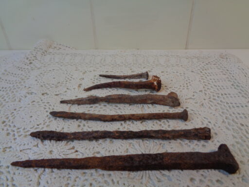 Antieke met de hand geslagen nagels
