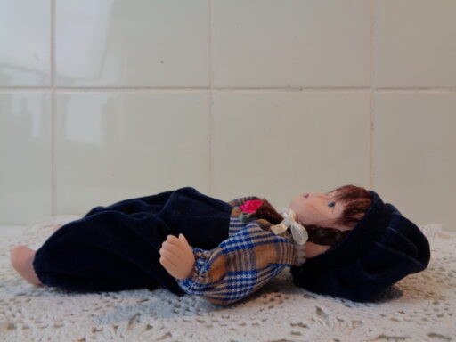 Antieke porseleinen poppen