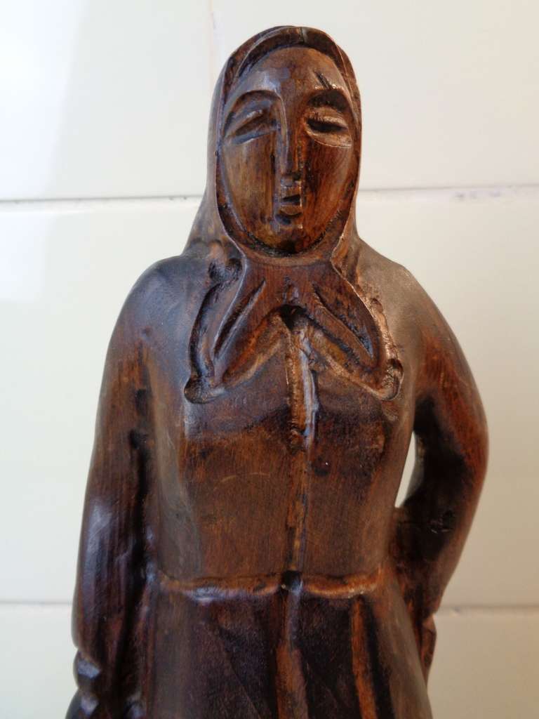 Antiek beeld Vrouw met schaal