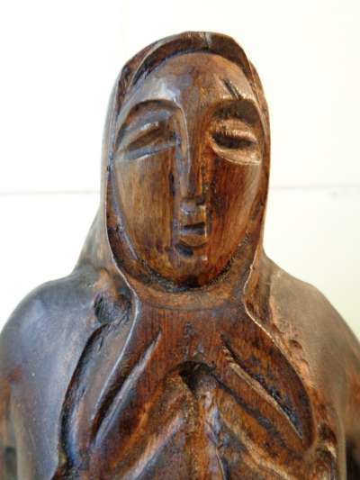 Antiek beeld Vrouw met schaal
