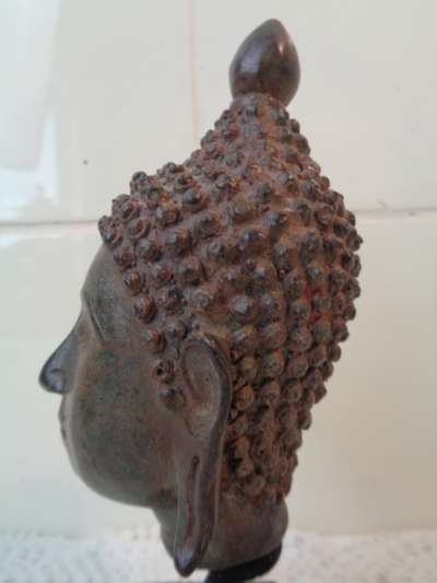 Bronzen Boeddhabeeld op voet