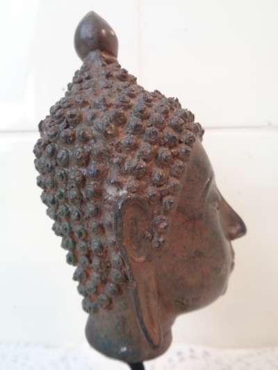 Bronzen Boeddhabeeld op voet