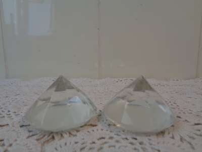Twee kristallen objecten
