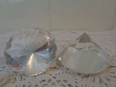 Twee kristallen objecten