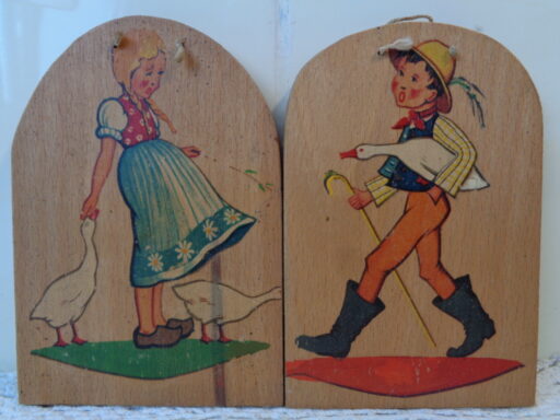 Houten panelen met sprookjes-figuren