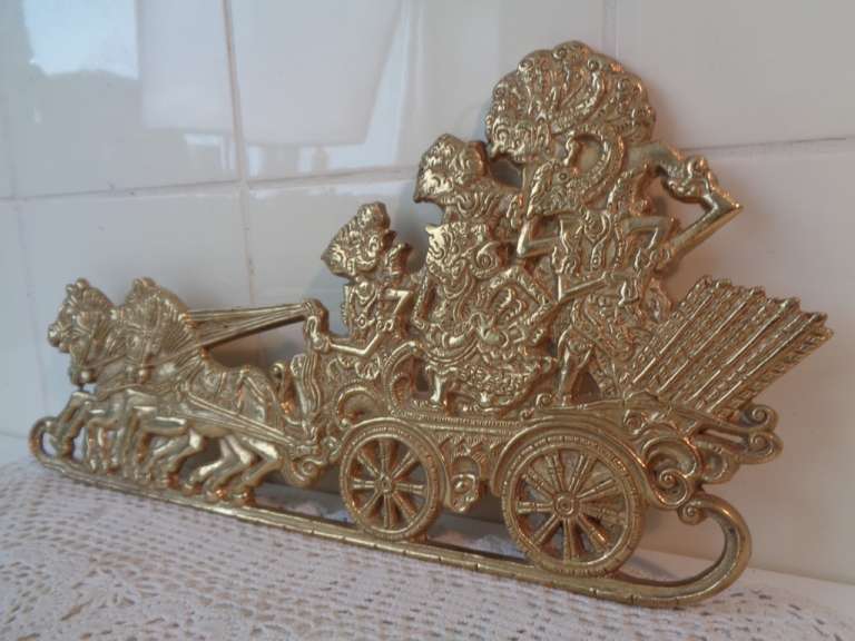 Vlak-reliëf met zegewagen Wayang Indonesië