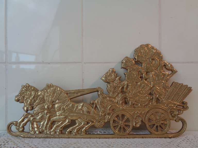 Vlak-reliëf met zegewagen Wayang Indonesië