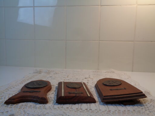Drie antieke panelen