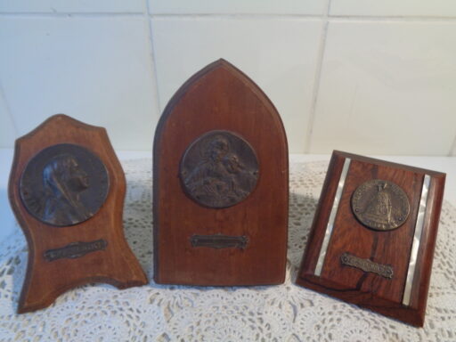 Drie antieke panelen