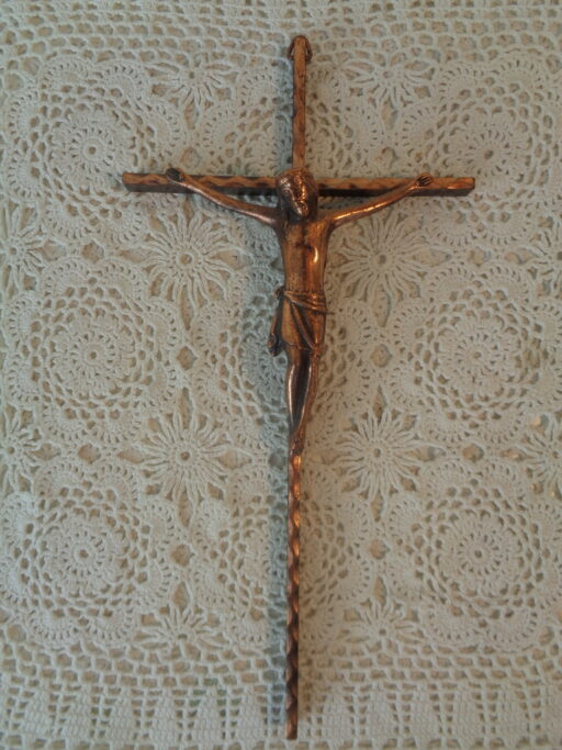 Antiek kruis met Corpus Christi