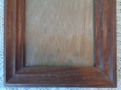 Eikenhouten geprofileerde lijst