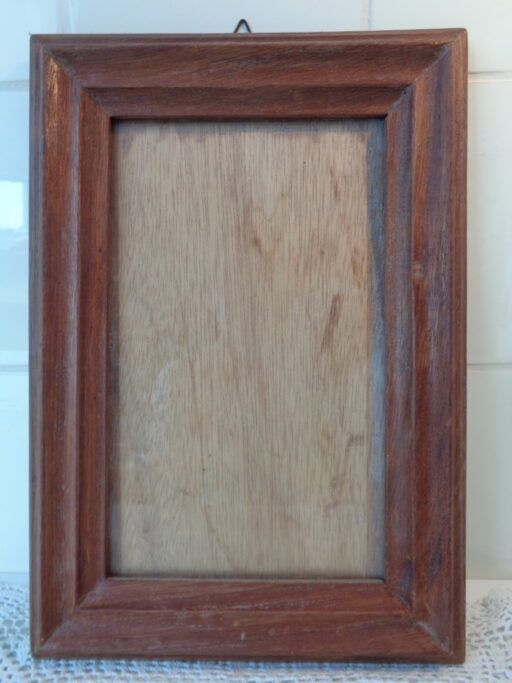 Eikenhouten geprofileerde lijst