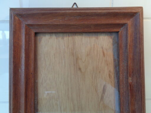 Eikenhouten geprofileerde lijst