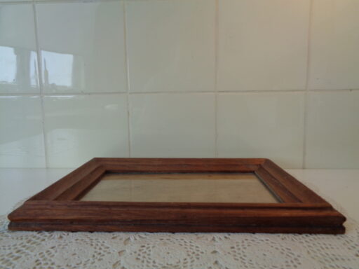 Eikenhouten geprofileerde lijst