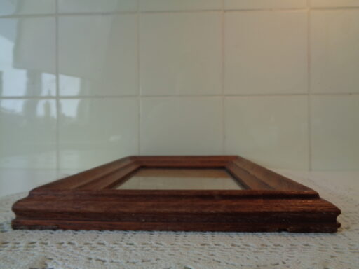 Eikenhouten geprofileerde lijst