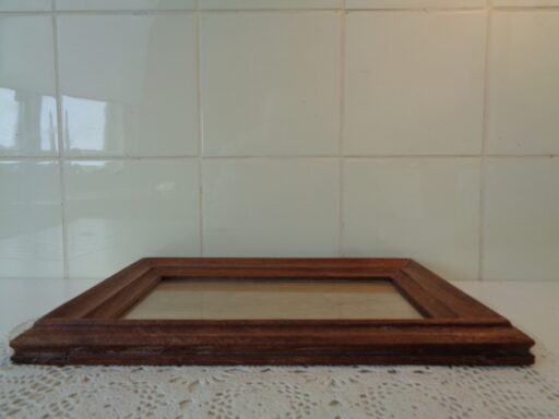 Eikenhouten geprofileerde lijst