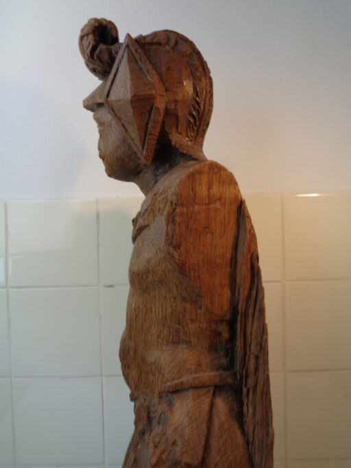 Middeleeuwse sculptuur van een Romeinse soldaat