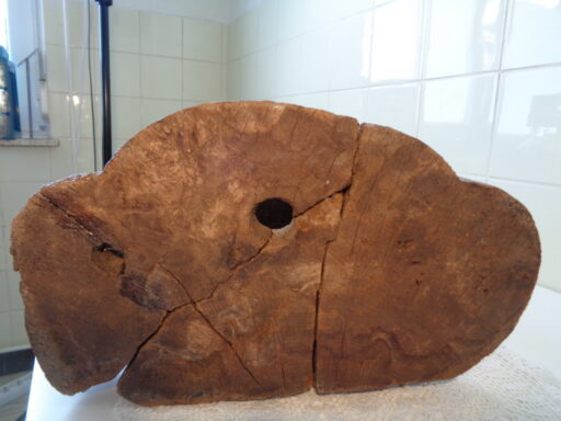 Middeleeuwse sculptuur van een Romeinse soldaat