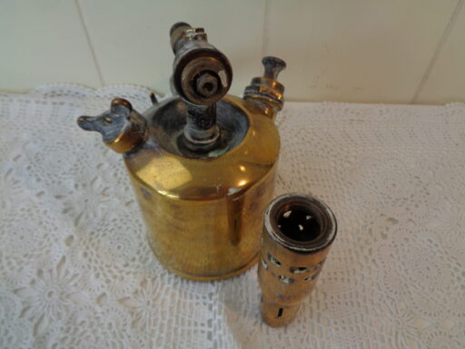 Antieke koperen of messing Barthel gasbrander
