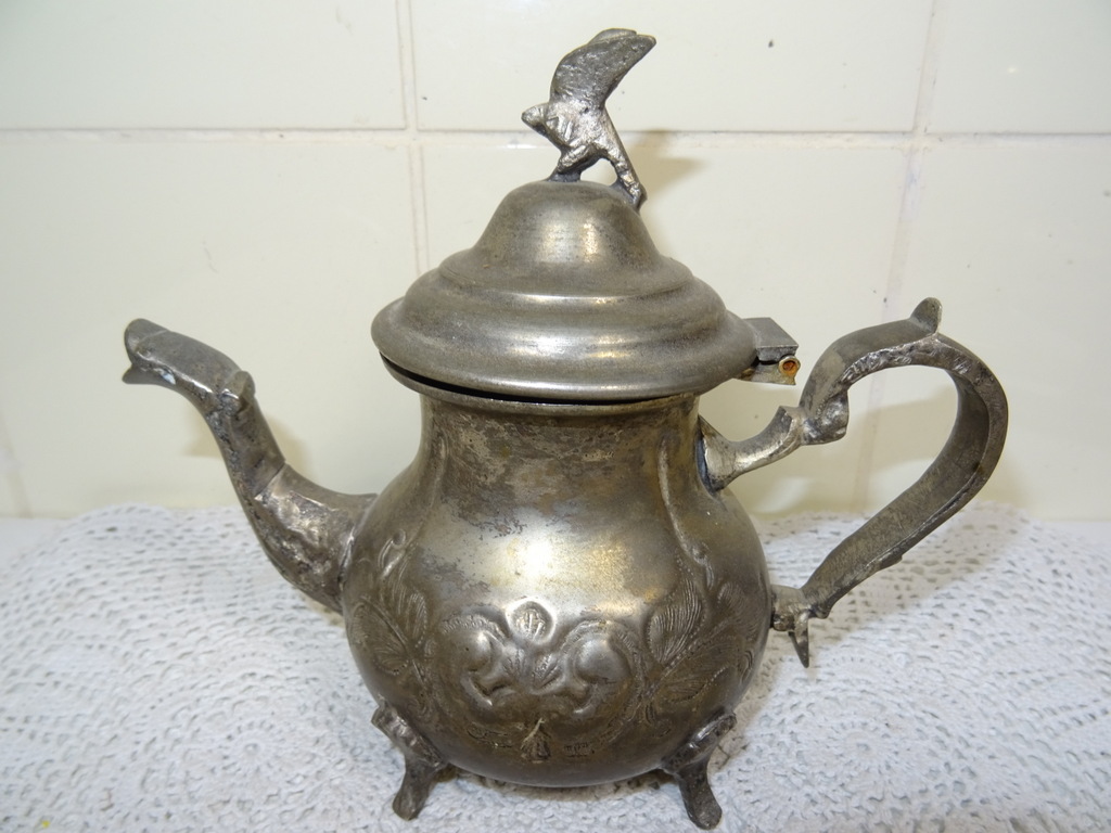 Antieke zilveren of verzilverde theepot