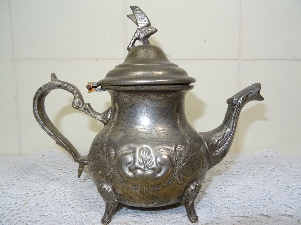 Antieke zilveren of verzilverde theepot