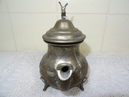 Antieke zilveren of verzilverde theepot