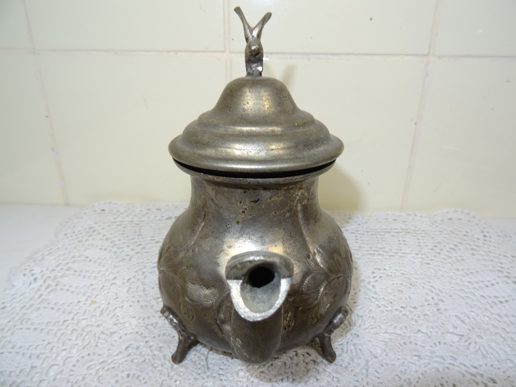 Antieke zilveren of verzilverde theepot