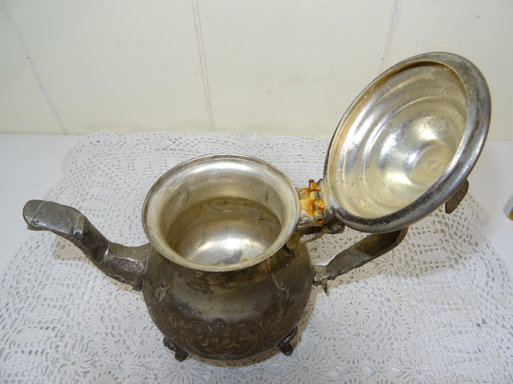 Antieke zilveren of verzilverde theepot