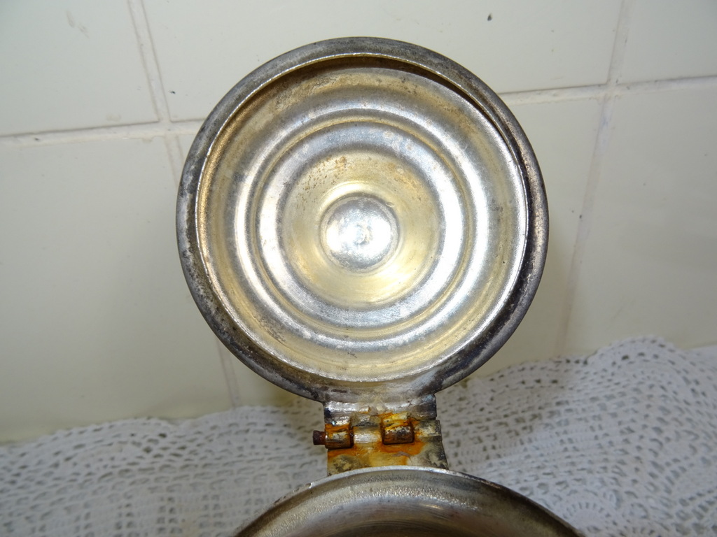 Antieke zilveren of verzilverde theepot