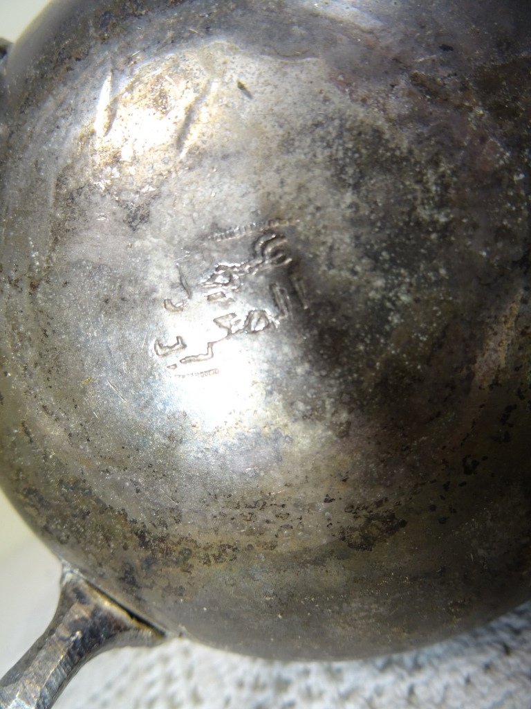 Antieke zilveren of verzilverde theepot