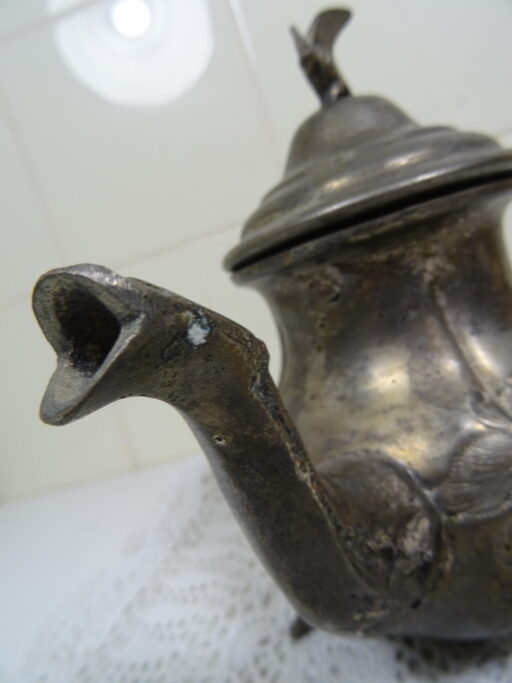Antieke zilveren of verzilverde theepot
