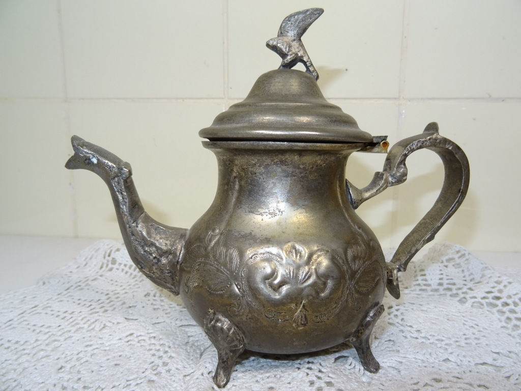 Antieke zilveren of verzilverde theepot