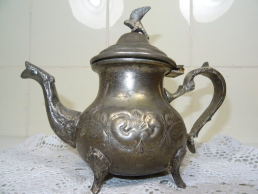 Antieke zilveren of verzilverde theepot